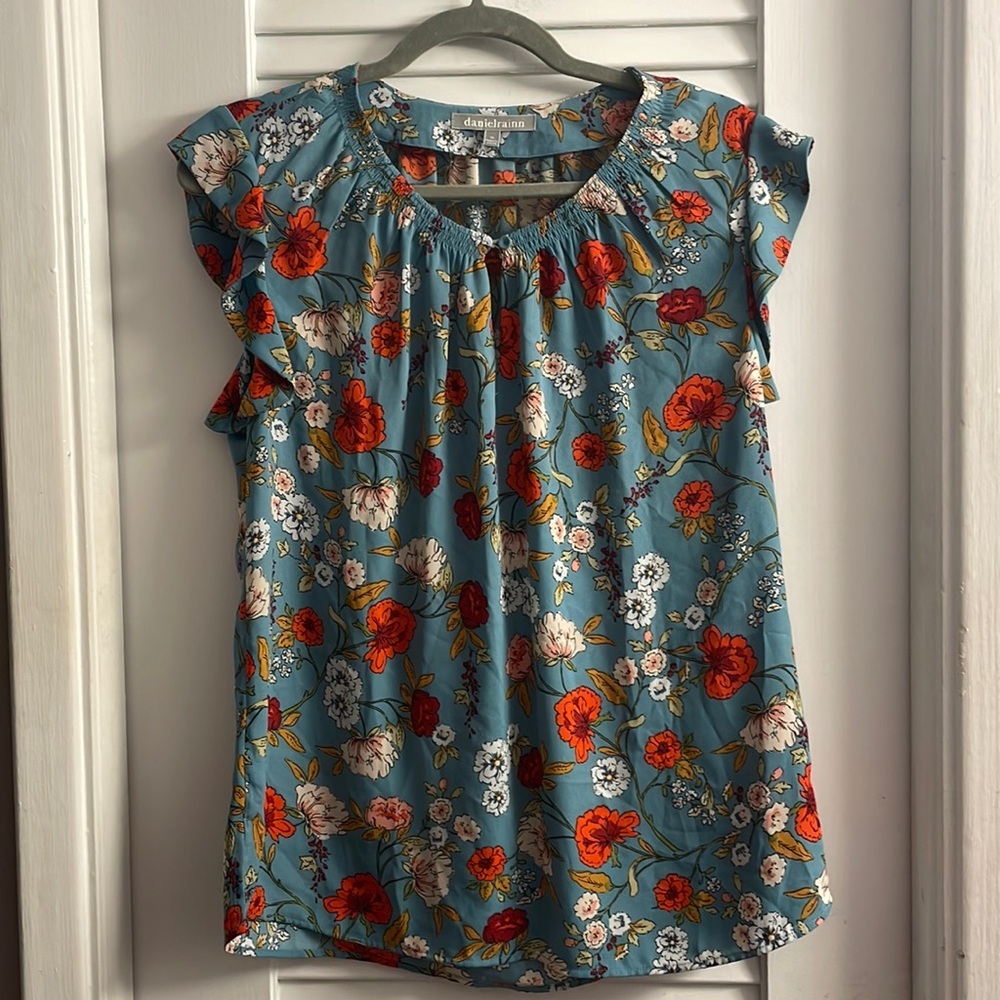 Daniel Rainn Kianti Flutter Sleeve Blouse EUC - Size M